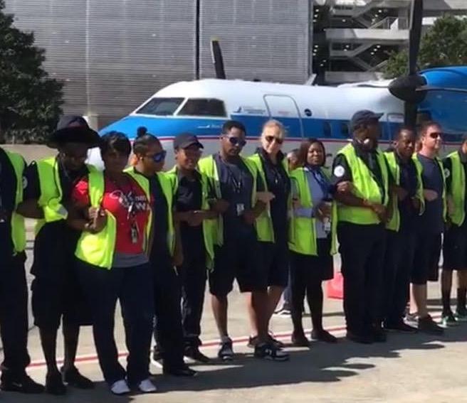 Piedmont Workers Stand Together At Clt Piedmont Airlines Passenger Service Professionals