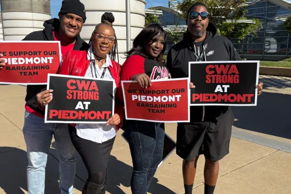 Piedmont agents at DCA picket for fair pay.